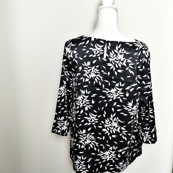 Merona Silky Black and White Quarter Sleeve Blouse - Picture 2 of 9
